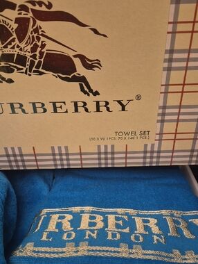 Burberry Blue Towel Set with Gold Logo 2 Towels In Box